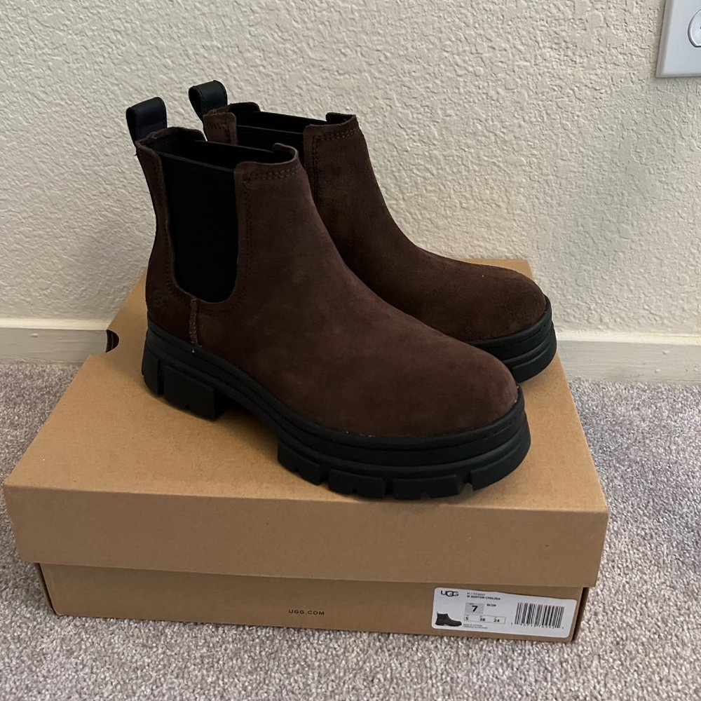 UGG Women's Ashton Chelsea Boot Size 7 Burnt Cedar